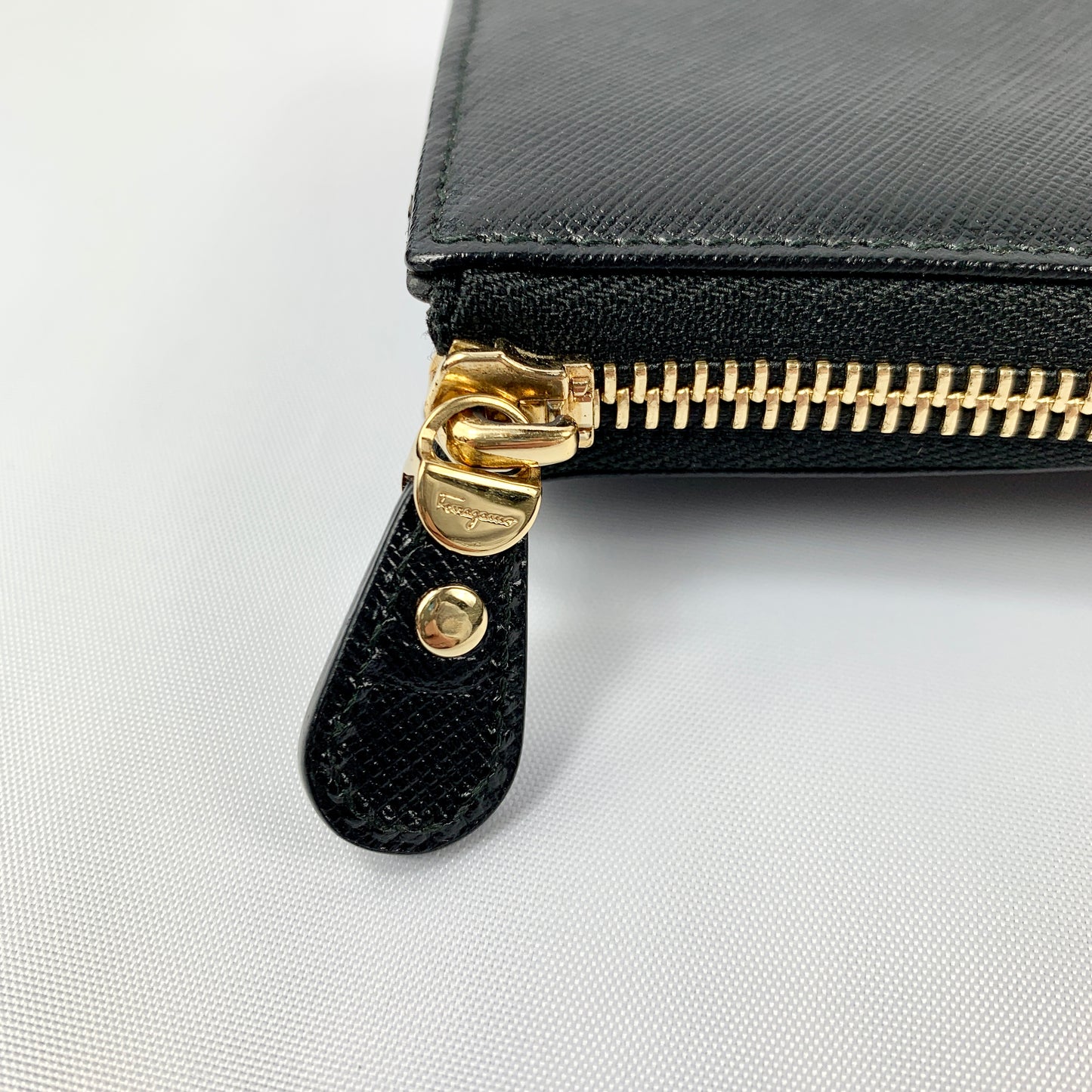 Salvatore Ferragamo Vara Bow Continental Cross Grain Wallet in Black