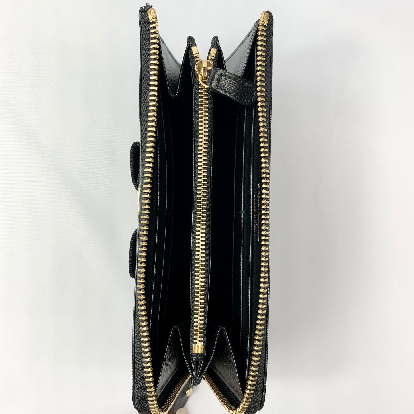 Salvatore Ferragamo Vara Bow Continental Cross Grain Wallet in Black