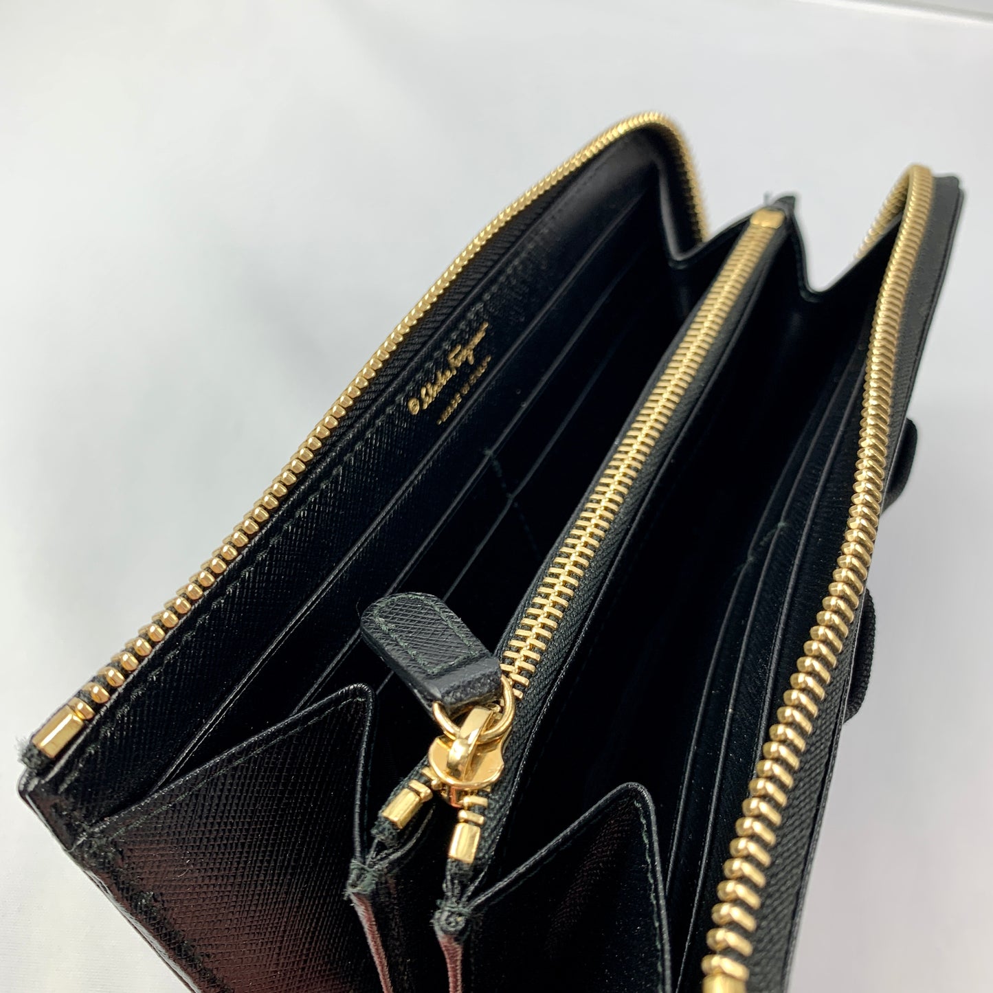 Salvatore Ferragamo Vara Bow Continental Cross Grain Wallet in Black