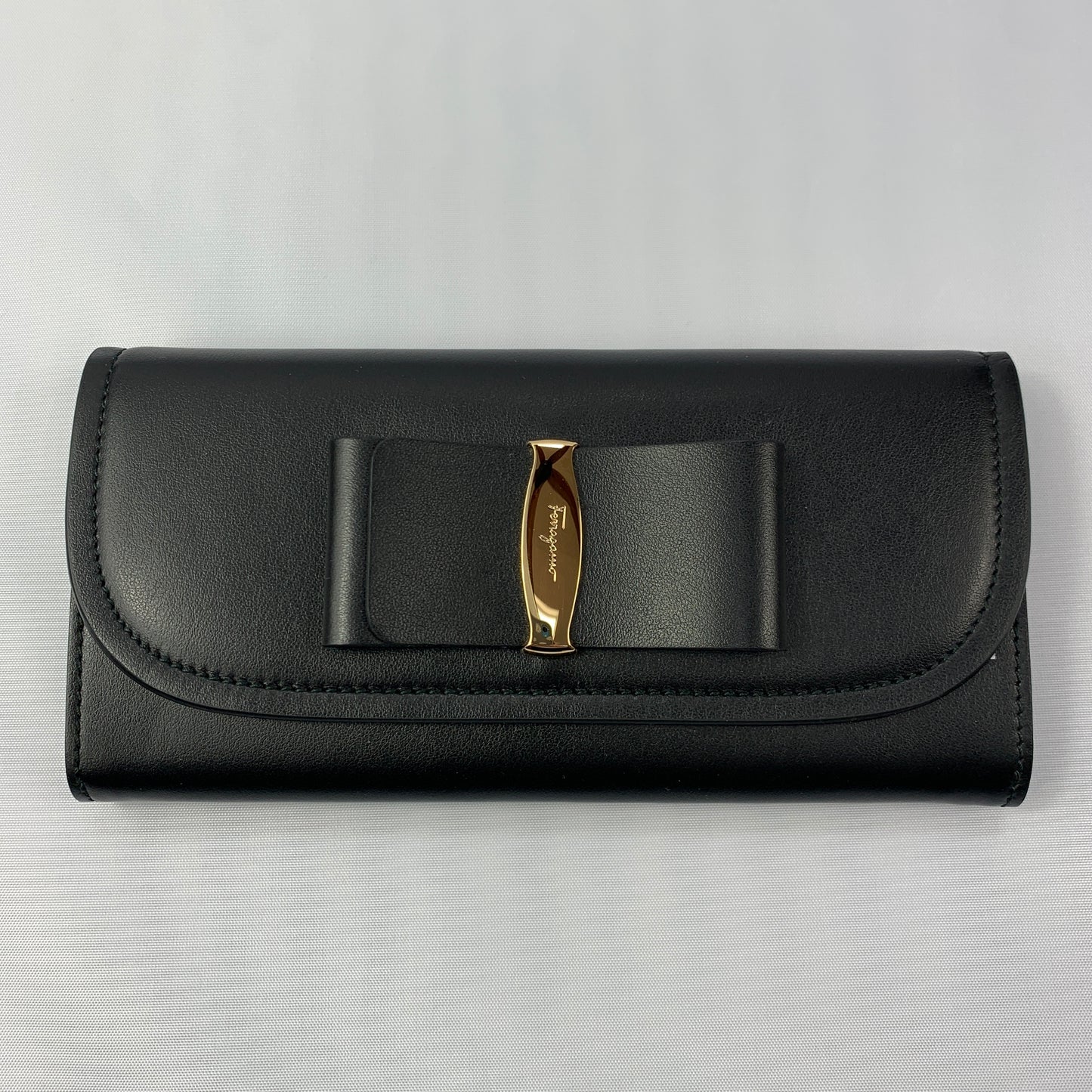 Salvatore Ferragamo Vara Bow Portfolio Continental Flap Wallet in Black