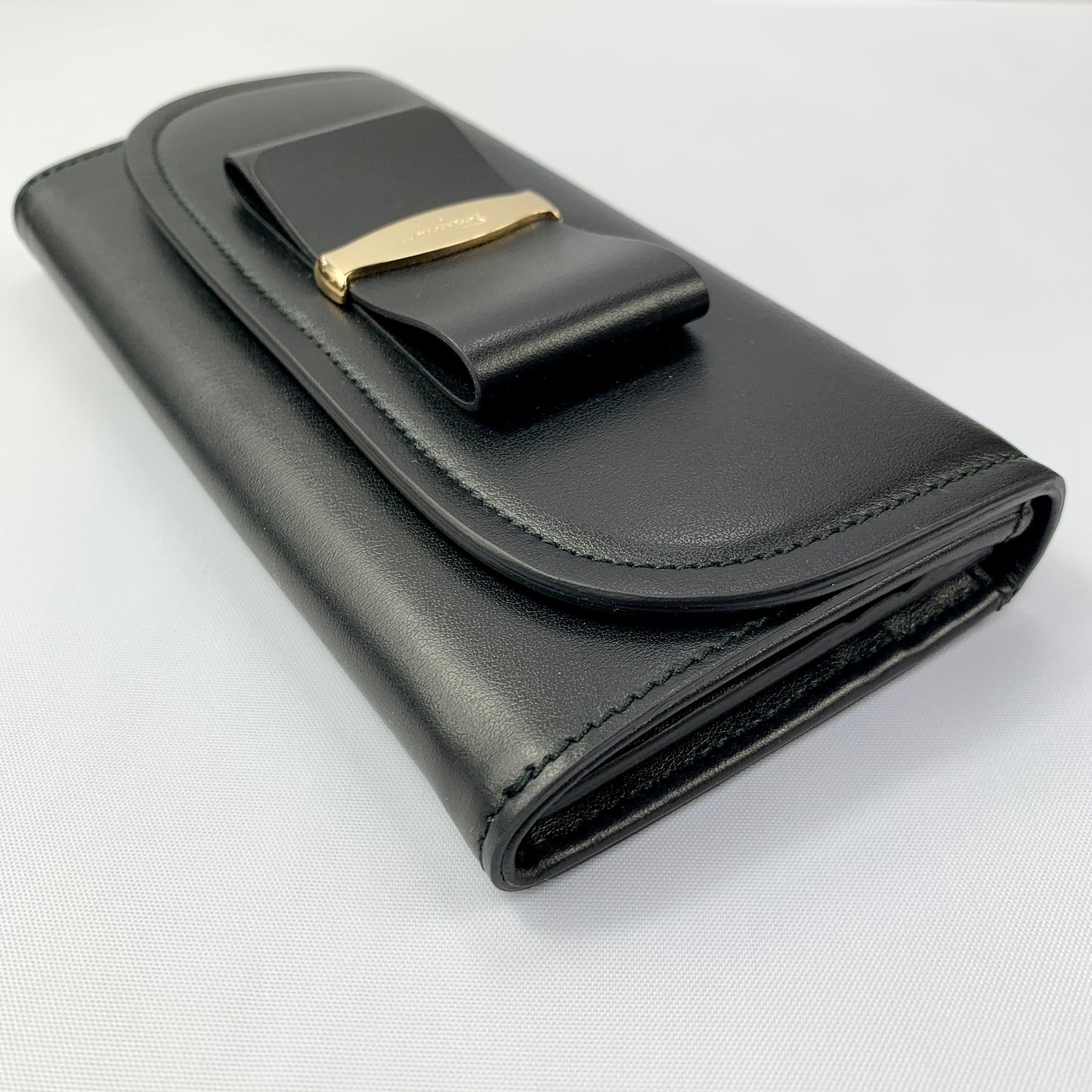Salvatore Ferragamo Vara Bow Portfolio Continental Flap Wallet in Black
