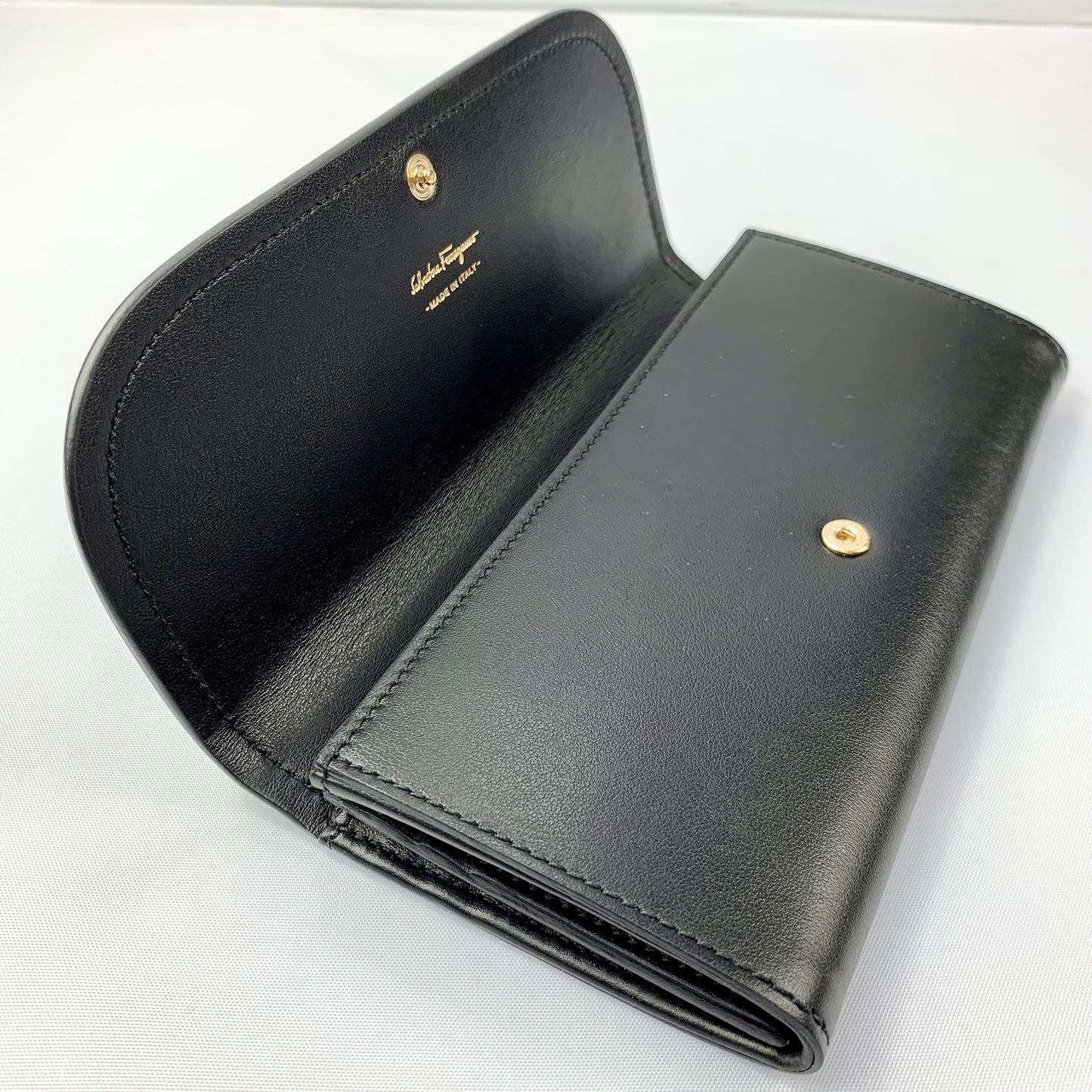 Salvatore Ferragamo Vara Bow Portfolio Continental Flap Wallet in Black