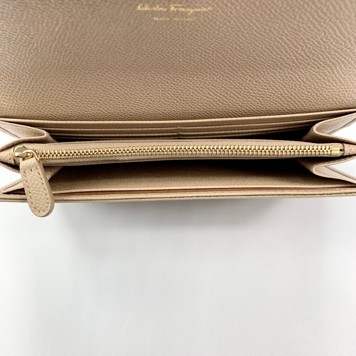 Salvatore Ferragamo Vara Bow Long Wallet in Macadamia Beige