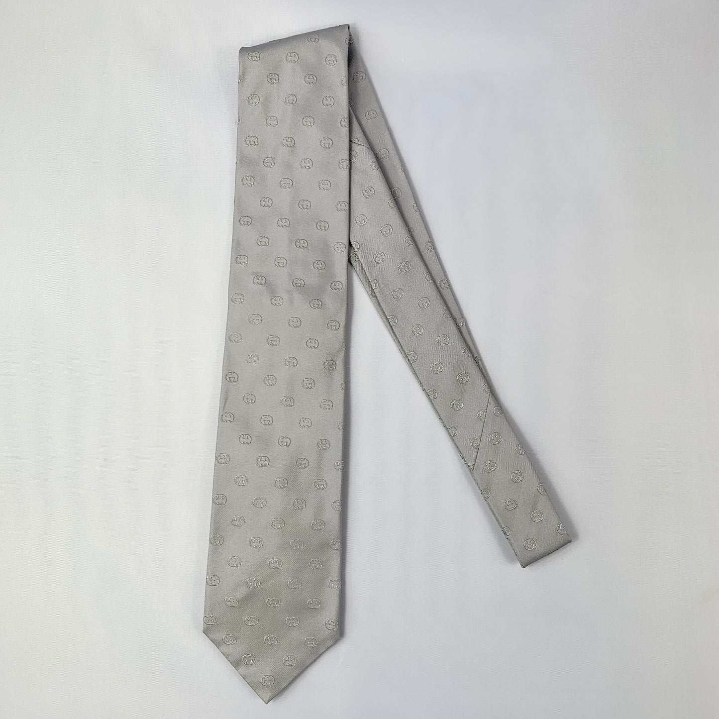 Gucci GG Print Jaylen Silk Tie in Zinc