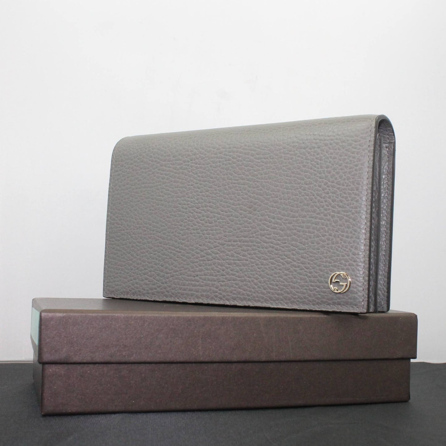 Gucci Crossbody Wallet on a Chain in Gray