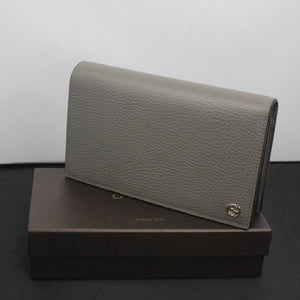 Gucci Crossbody Wallet on a Chain in Gray