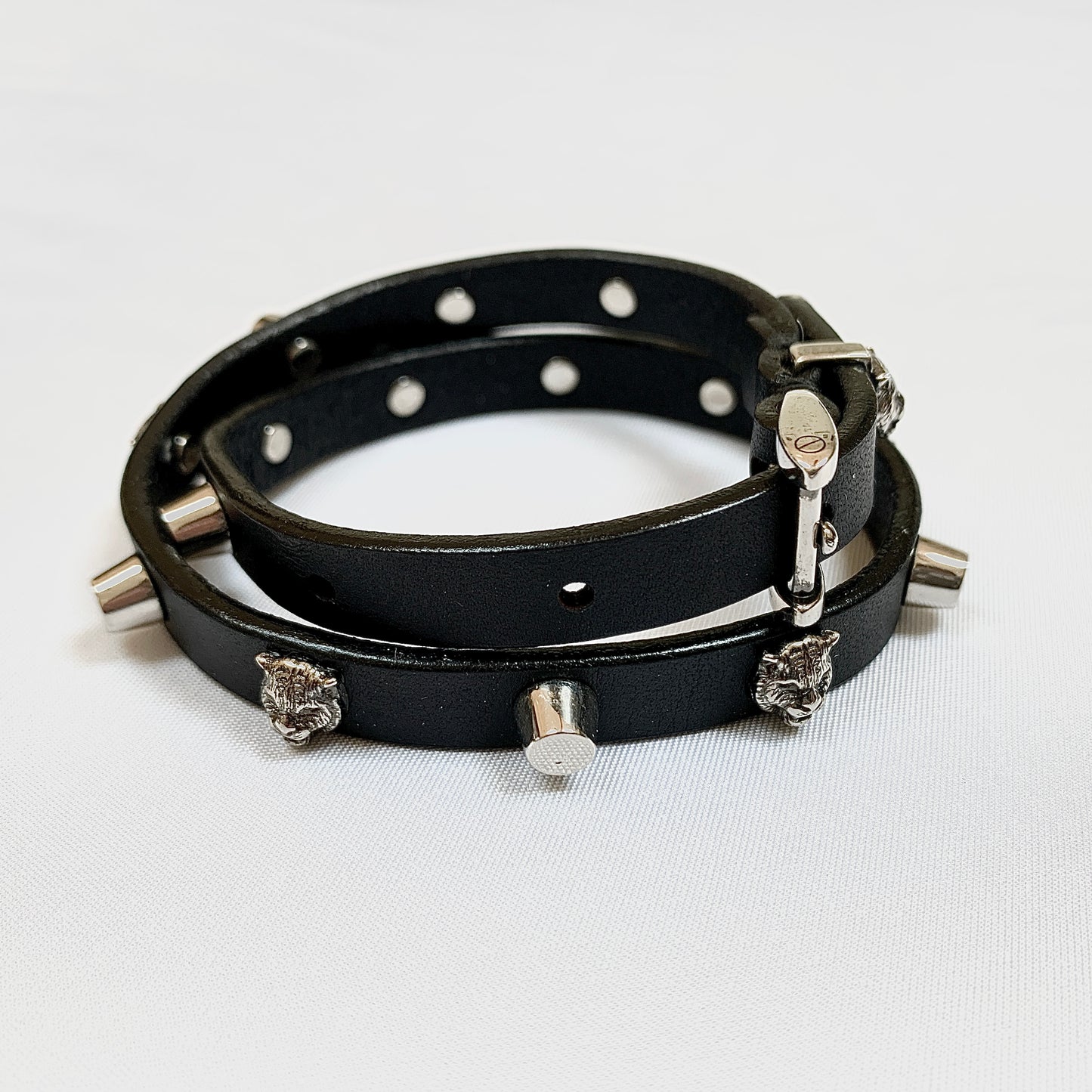 Gucci Studded Feline Head Leather Wrap Bracelet in Black