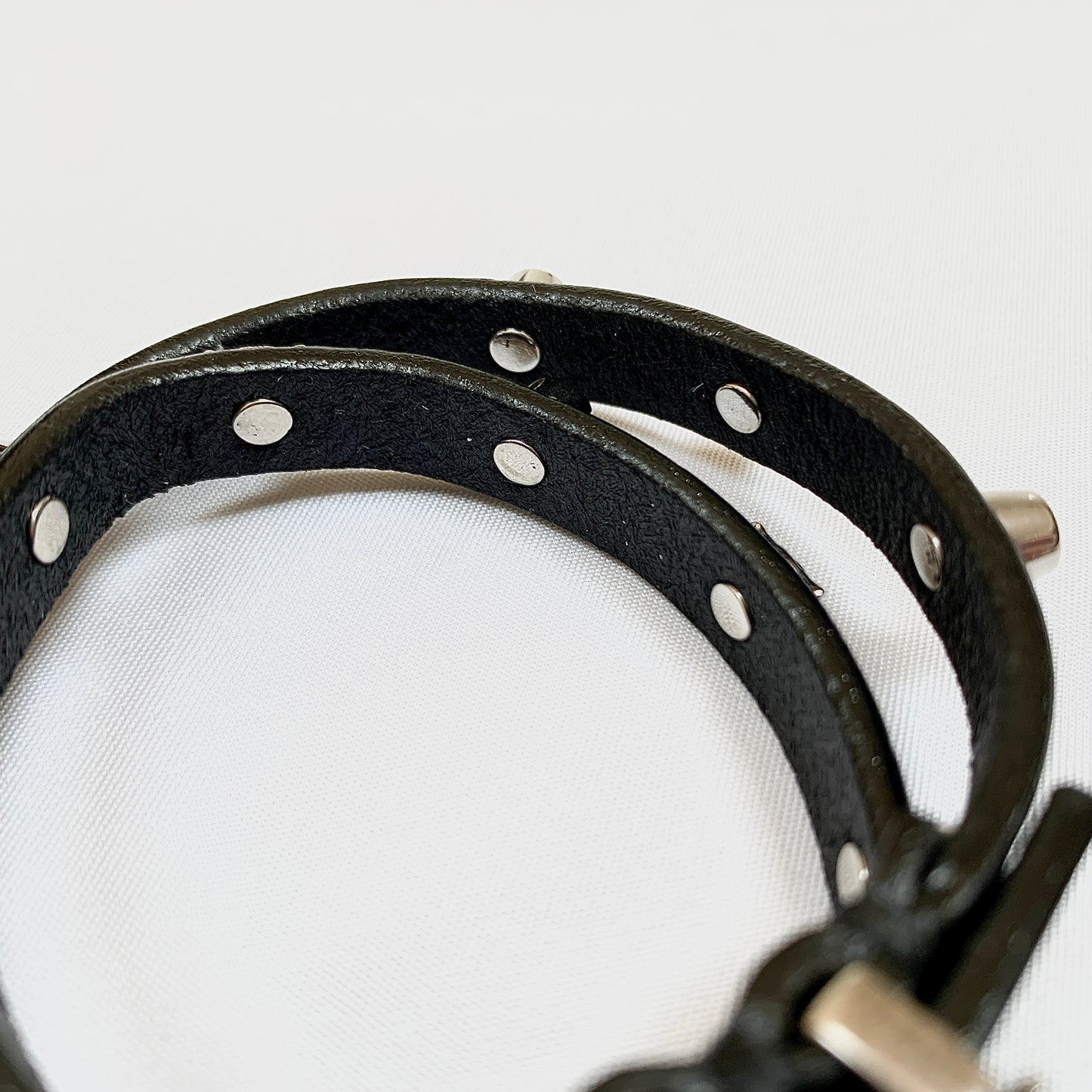Gucci Studded Feline Head Leather Wrap Bracelet in Black