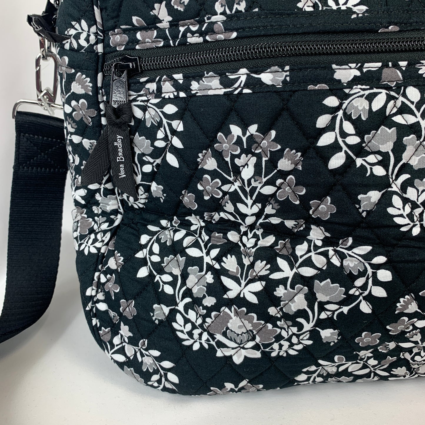 Vera Bradley Medium Traveler Bag in Chandelier Noir