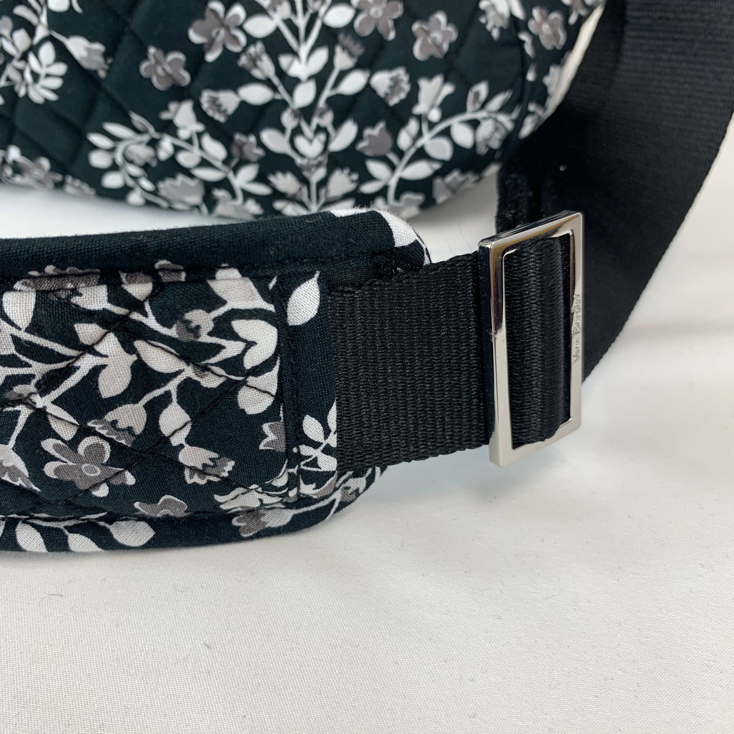 Vera Bradley Medium Traveler Bag in Chandelier Noir