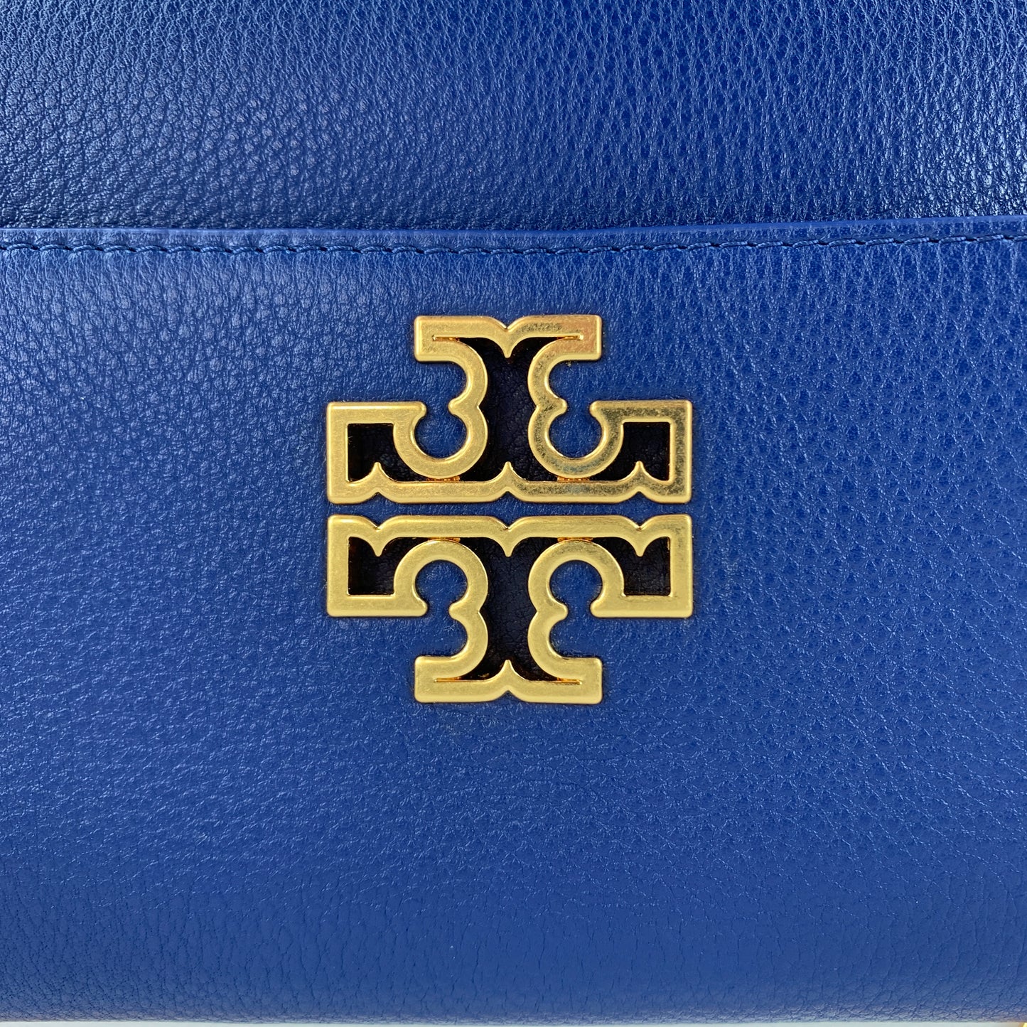 Tory Burch Britten Chain Wallet in Fresh Blueberry