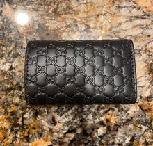 Load image into Gallery viewer, GUCCI Black Microguccissima Leather Key Holder