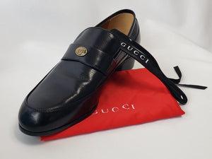 Supple black leather is carefully stitched to perfection in these Gucci Mens Loomis loafers. These fashionable shoes are made with the finest materials and dawn the signature Gucci logo. With an elongated toe, leather lining, and leather outsole, these shoes form to your foot for the upmost comfort and style. 