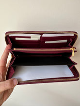 Load image into Gallery viewer, Gucci Zumi Horse Bit Zip Around Wallet in Burgundy