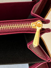 Load image into Gallery viewer, Gucci Zumi Horse Bit Zip Around Wallet in Burgundy