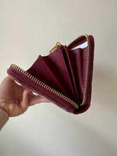 Load image into Gallery viewer, Gucci Zumi Horse Bit Zip Around Wallet in Burgundy