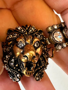Gucci Lion Head Crystal Bracelet in Gold Metal