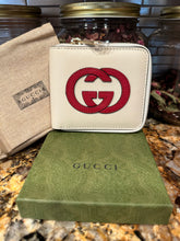 Load image into Gallery viewer, Gucci Interlocking GG Zip Around Wallet in White and Red