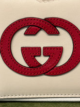 Load image into Gallery viewer, Gucci Interlocking GG Zip Around Wallet in White and Red