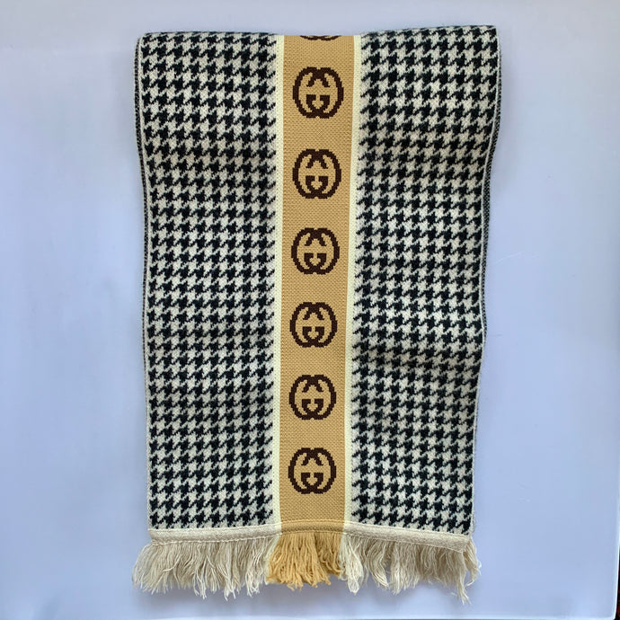 Gucci Interlocking GG Houndstooth Wool Scarf in Black