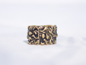 Gucci Lionhead Mane Ring in Antique Gold –