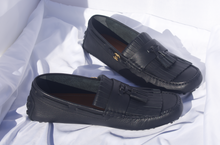 Load image into Gallery viewer, Gucci Men&#39;s Black Driving Shoe with Tassel
