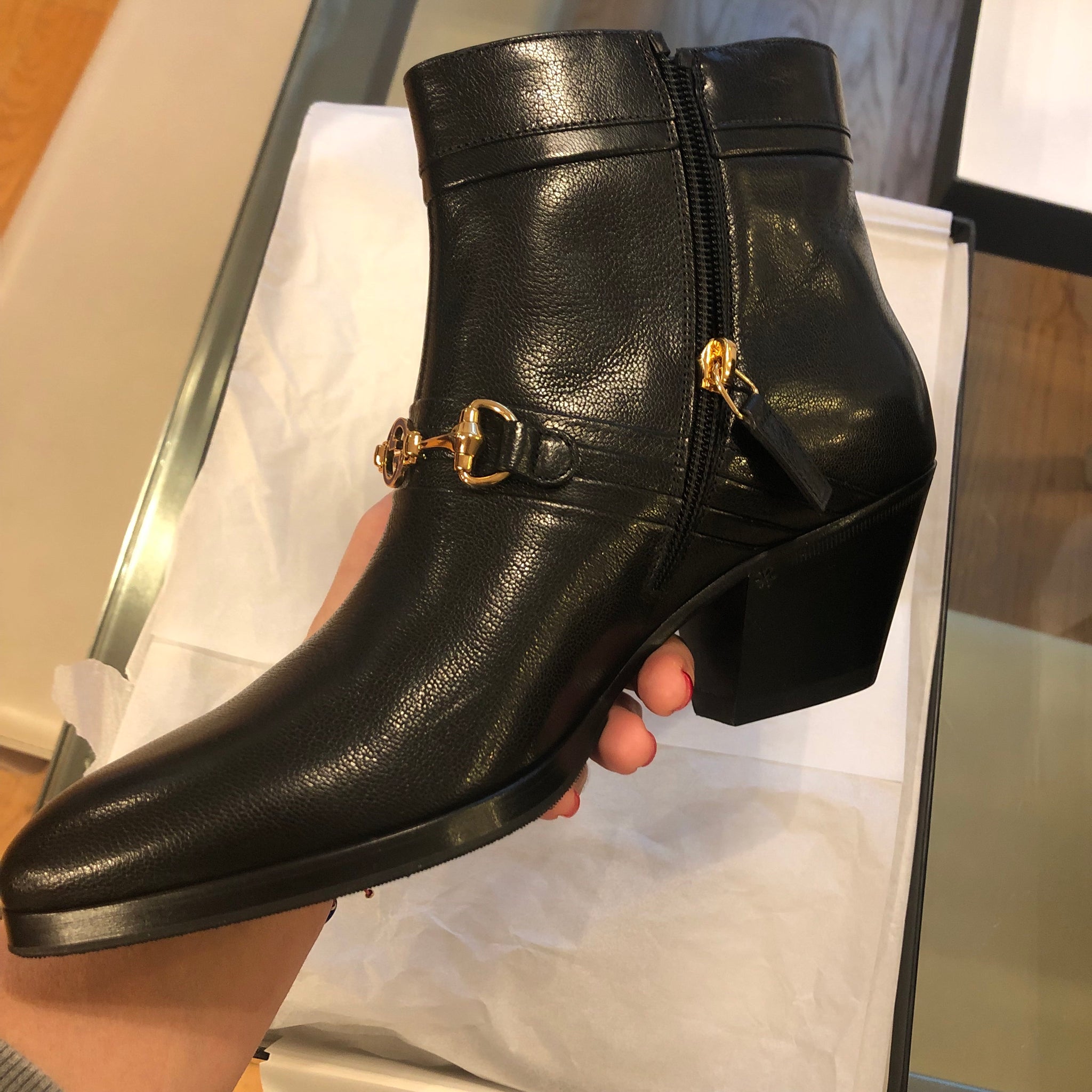 Louis Vuitton Queen Black Leather Ankle Boots 38.5