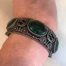 Load image into Gallery viewer, Gucci Interlocking GG Silver Bracelet with Green Crystals