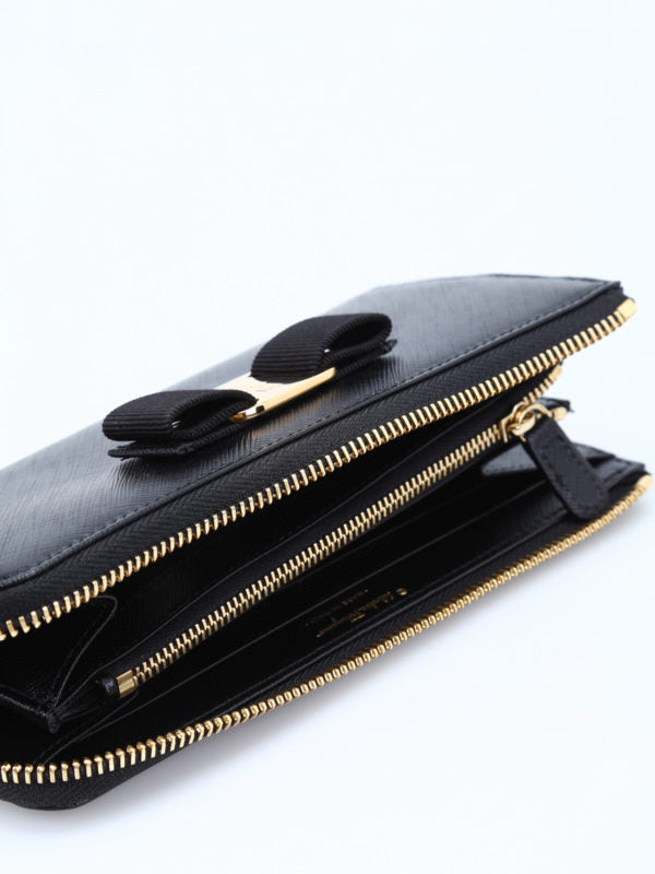 Salvatore Ferragamo Vara Bow Continental Cross Grain Wallet in Black
