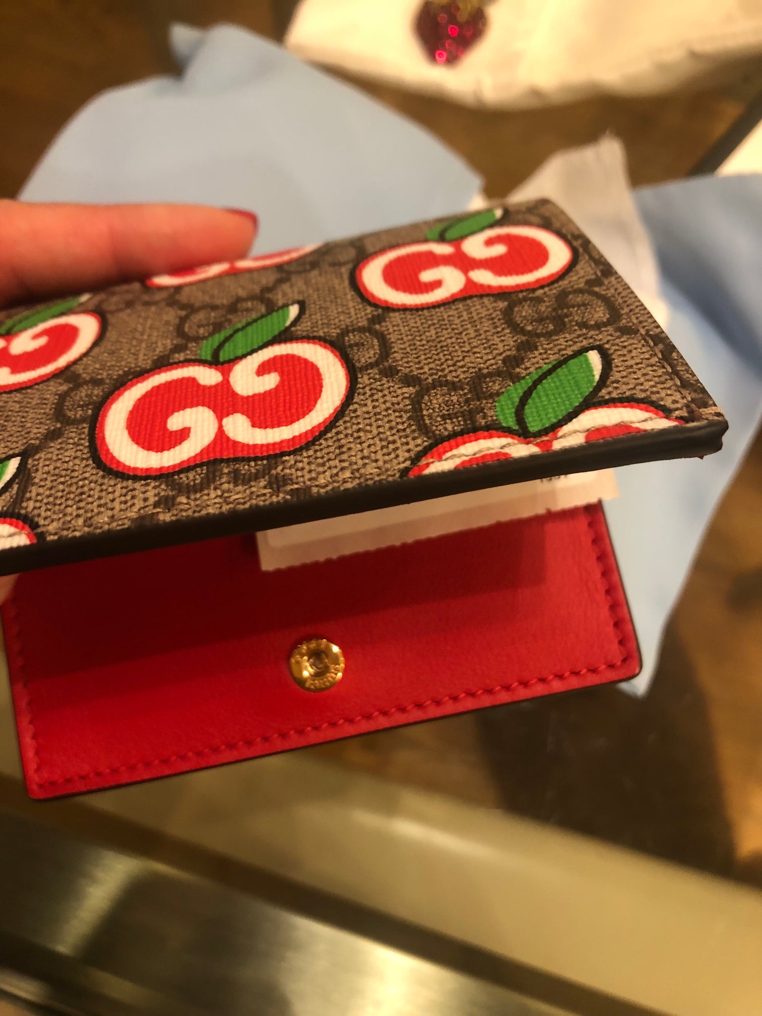 Gucci GG Supreme Monogram Apple Print Card Case Wallet in Tan –