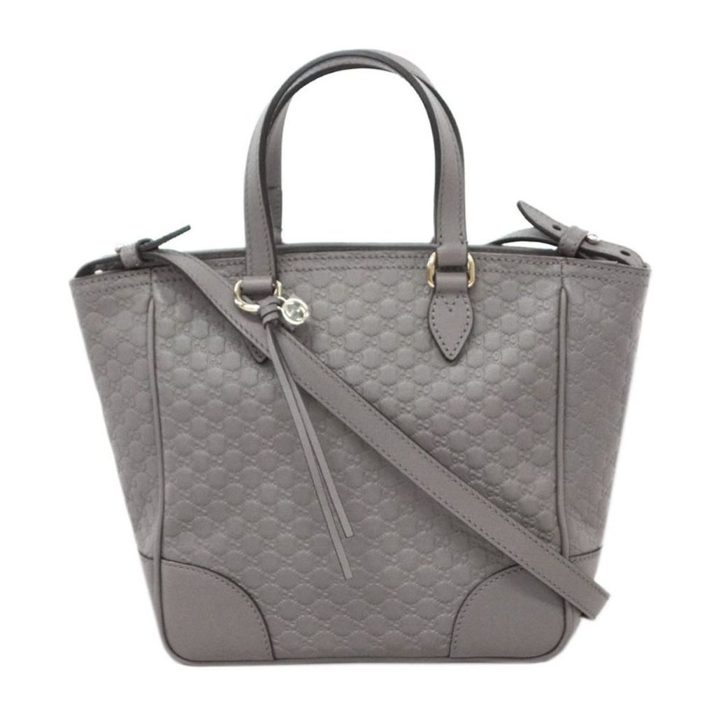 This Gucci GG Logo Microguccissima gray handbag is so cute and perfect for everyday. In a versitile design that effortlessly transitions from handbag to shoulder bag, this accessory can follow you in any situation! The interior is lined in soft, durable linen and includes 2 slip pockets and 1 zipped pocket to keep you organized all day long. Complete with a cute Gucci charm and leather tassel, this bag has all the class you need to style any outfit!
