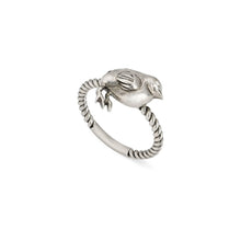 Load image into Gallery viewer, Gucci Chick Motif Ring in Silver