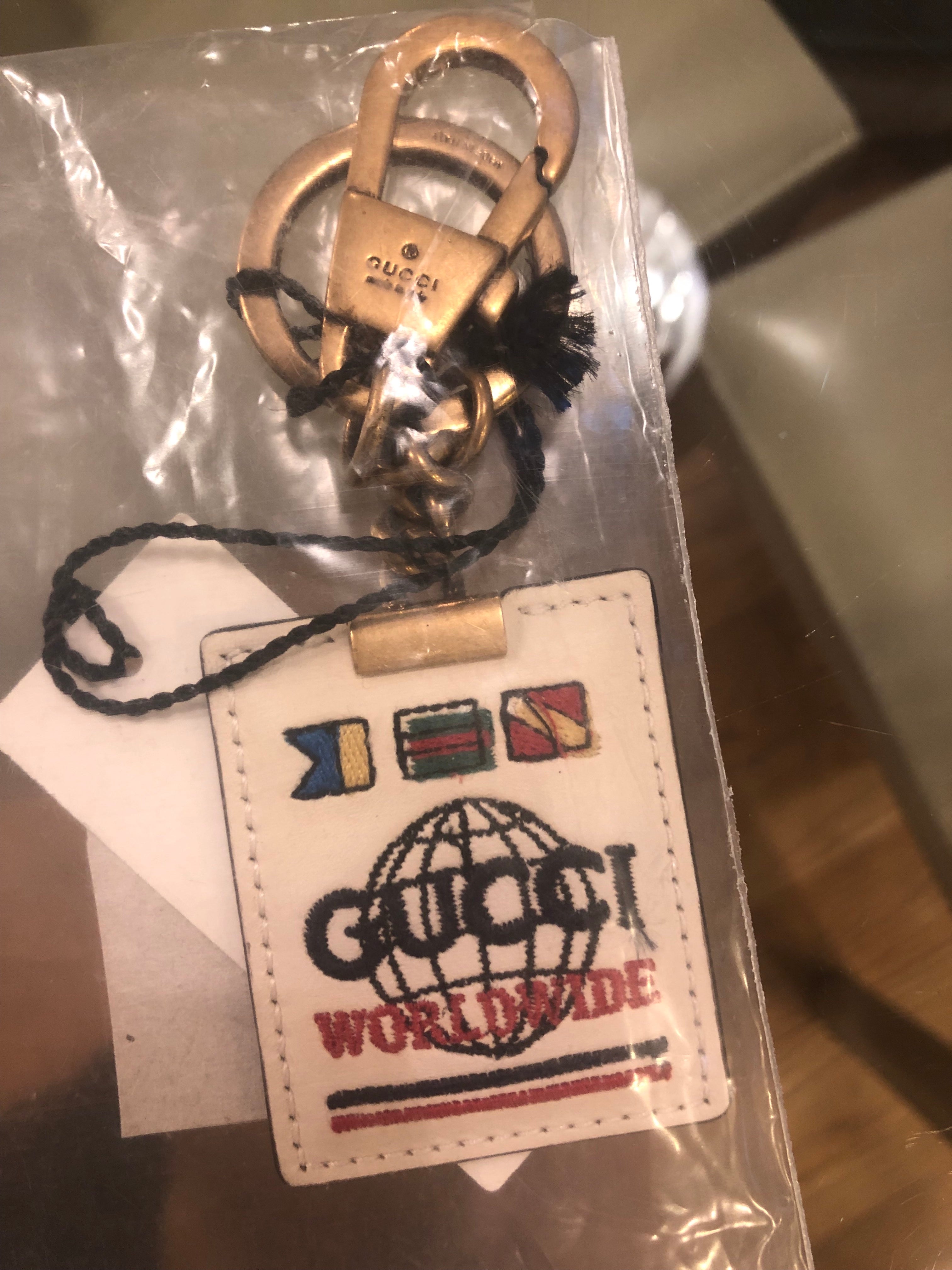 Gucci Embroidered Worldwide Keychain in White –