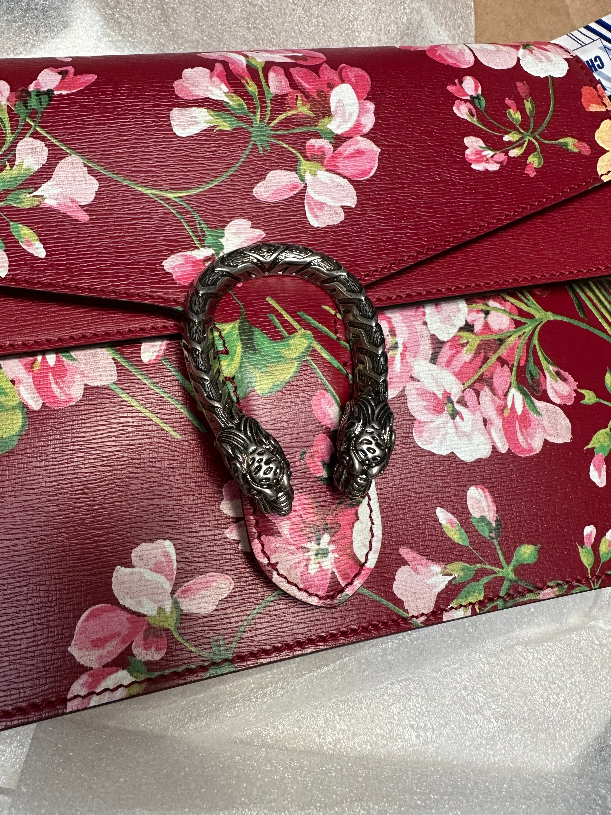 Gucci Large Dionysus Blooms Leather Shoulder Bag in Red – Gavriel.us Gucci Large Dionysus Blooms Leather Shoulder Bag in Red – Gavriel.us