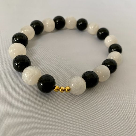 Gavriel Oversized Resin Beaded Bracelet in Black and White